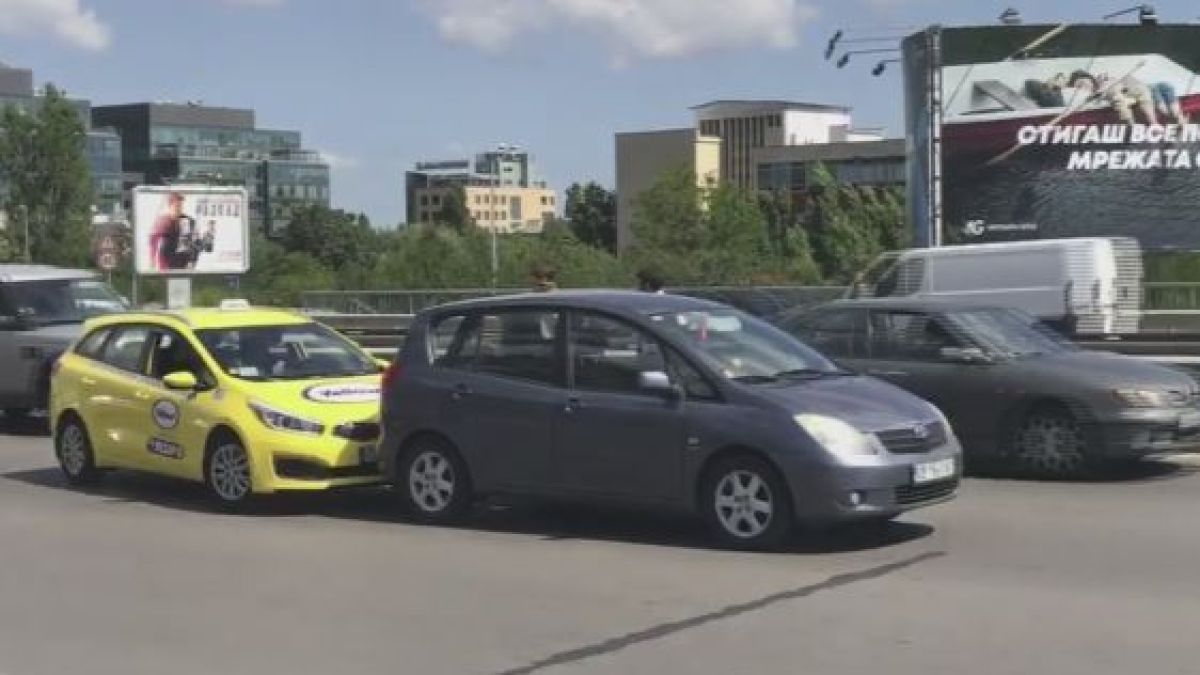 Столична шофьорка спретна брутално отмъщение на таксиметров шофьор! Качи се в колата, натисна газта и стана страшно (СНИМКИ/ВИДЕО)