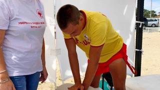 Зрелищна демонстрация: Ето как да спасите човешки живот при инцидент в морето (СНИМКИ/ВИДЕО)