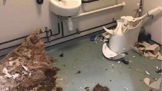 Британски капитан се събуди гол в тоалетната след солидна почерпка! Нещата, които направи след това, ще му излязат през носа (СНИМКИ)