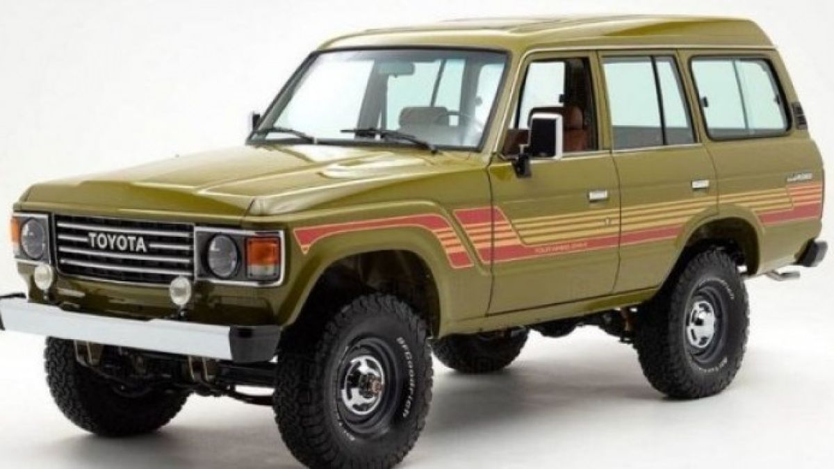 Няма да повярвате на очите си! 30-годишна Toyota Land Cruiser е като чисто нова след реставриране (СНИМКИ)