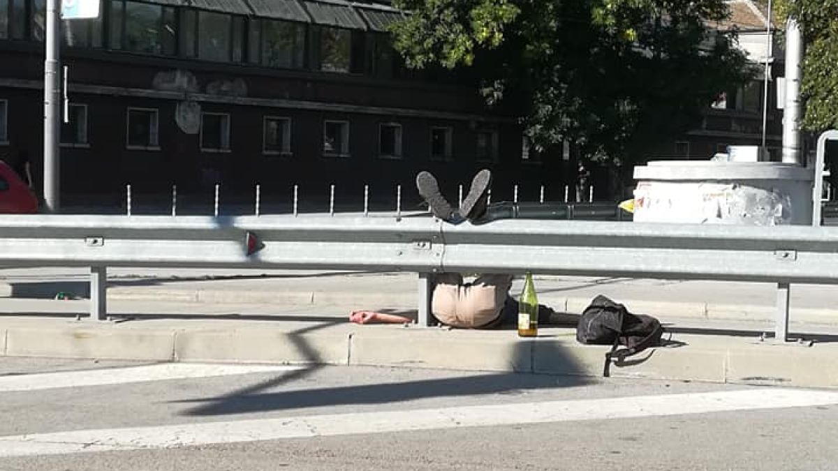 Грозна гледка шокира столичани! Само на метри от Бърза помощ... (СНИМКИ)
