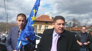Късо съединение едва не изпепели родната къща на петрички бизнесмен 