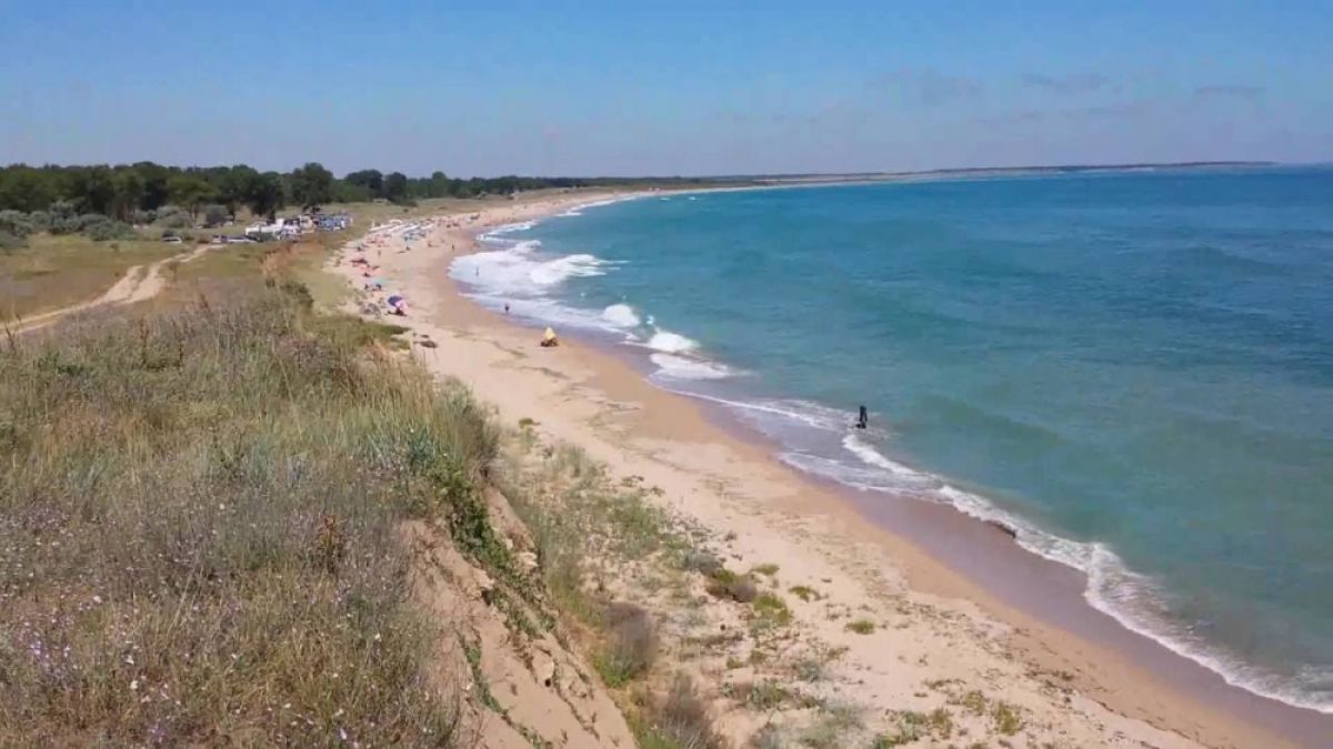 Смразяваща гледка на плажа край Дуранкулак! Два детски трупа лежат на пясъка