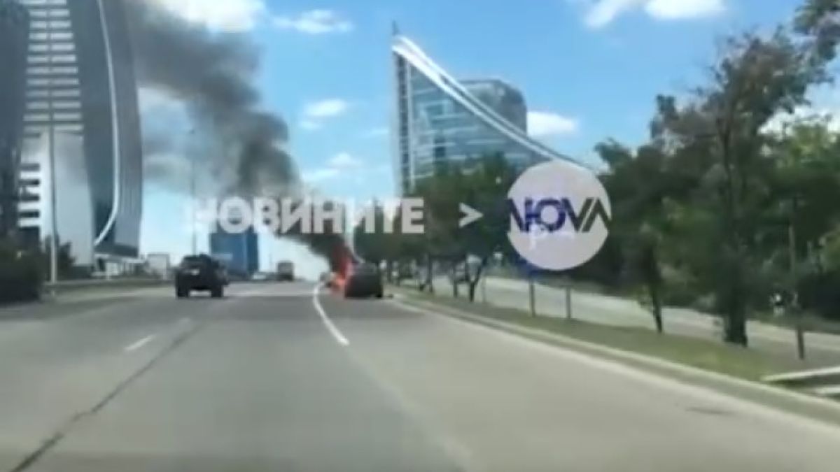Зрелищно ВИДЕО: Кола гори като факла на "Цариградско шосе"