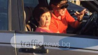 Див, див Пловдив! Шериф зад волана размахва значка, заплашва с лично правосъдие (ВИДЕО)