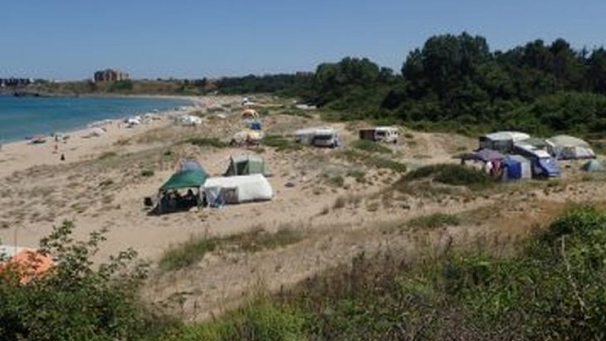 Хорото на децата в Рила вредяло на природата? А когато “зелените” освинват плажа "Корал"!