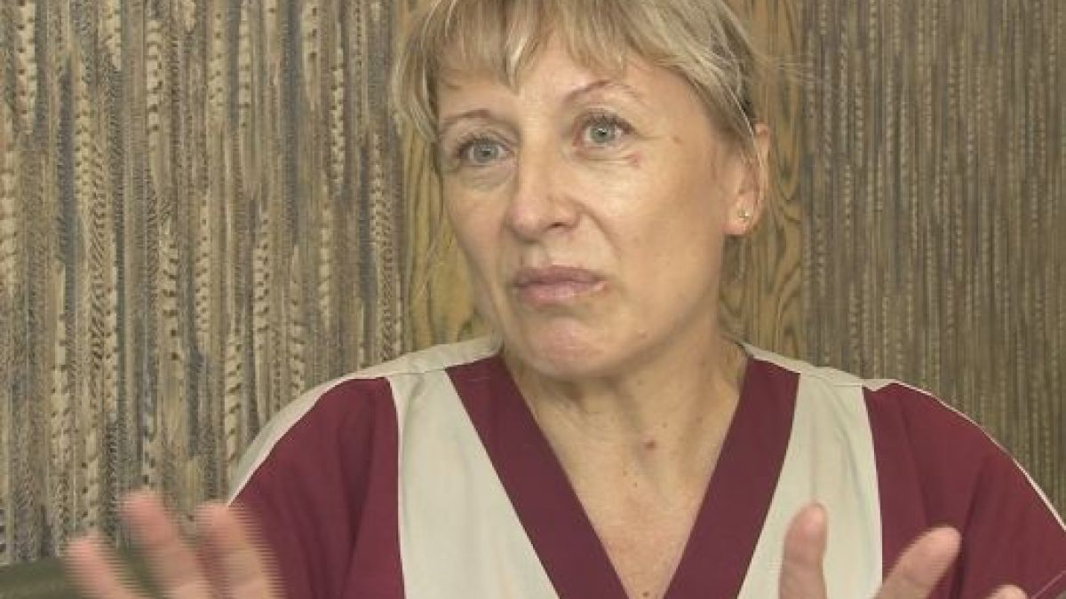 Камериерката, пребита от подивял австрийски турист на Златните, разкри подробности за кошмарния инцидент