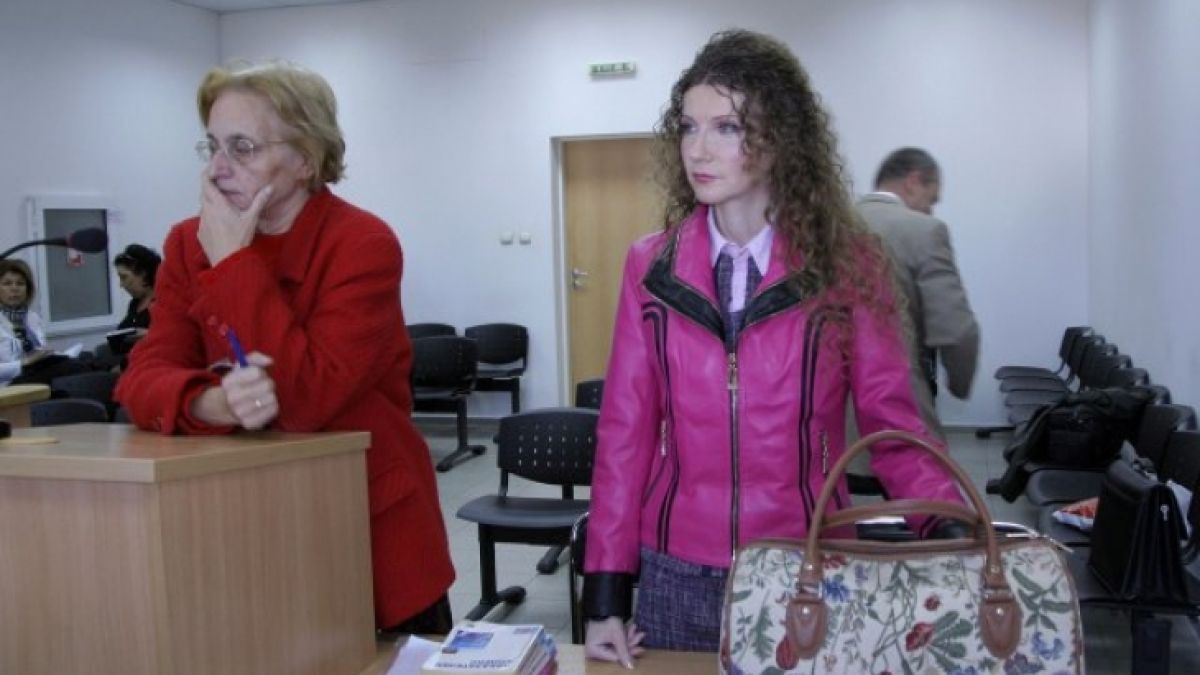 Взеха дома на девствената поетеса заради дългове 