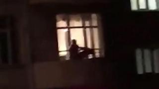 Стая с гледка! Снимаха безсрамна двойка да прави секс на балкона в хотел на брега на Черно море (ВИДЕО 18+)