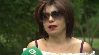 Камериерката, която беше ритната от шведа Ралф, все още чака справедливост 