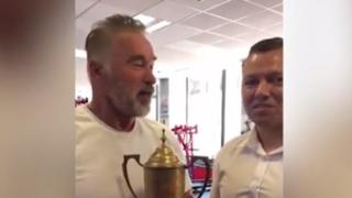 Фен върна на Шварценегер трофей, откраднат от актьора преди 50 години (ВИДЕО)