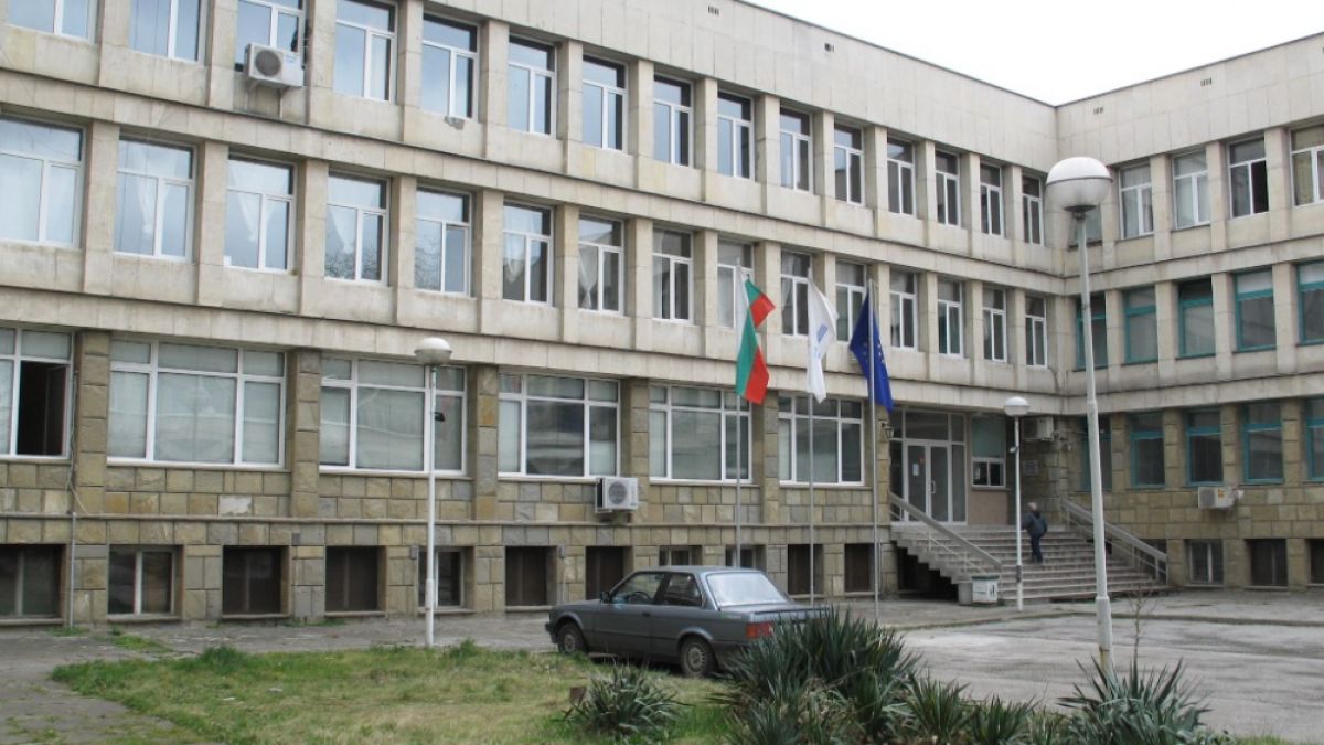 Заложническа драма в болница във Велико Търново! Откачалката искал да коли медицинска сестра с ножица