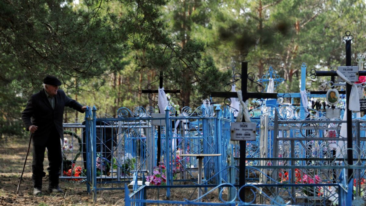 След дълъг запой руснак разбра, че го смятат за мъртъв и отиде на помена си