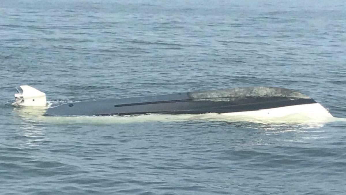 Полицията в Ню Джърси: Гигантски звяр изплува в морето и преобърна лодка с рибари (СНИМКИ/ВИДЕО)