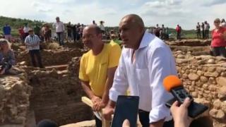 Борисов отива на гроба, който шашардиса Балканите, а Нанков в Рилския манастир