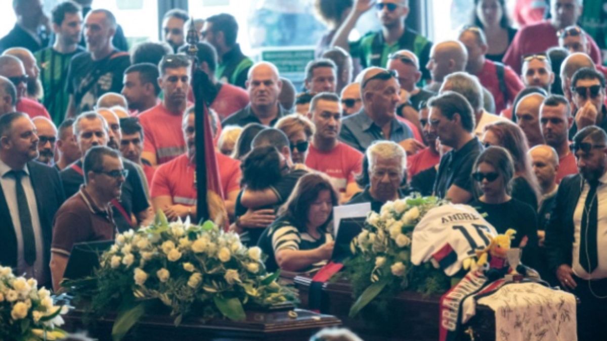 Цяла Италия плаче! Започна траурната церемония след трагедията в Генуа (СНИМКИ)