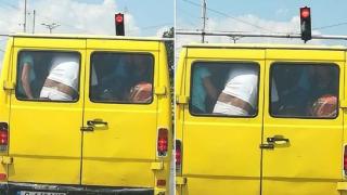 Странна СНИМКА на ярко жълт софийски бус шашардиса мрежата