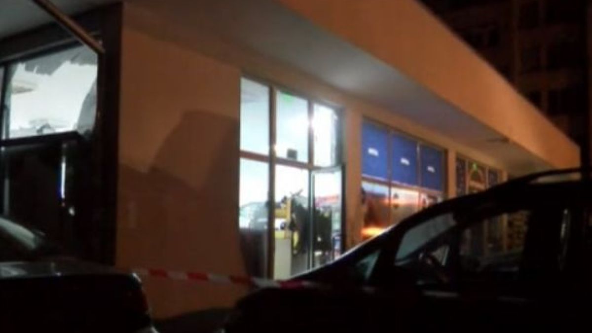 Разбра се с каква тлъста плячка са избягали обирджиите на банкомата в Казанлък