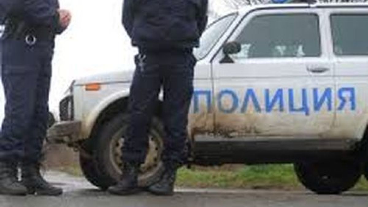 Жандармеристи и полицаи обсадиха Световрачане, забелязани са съмнителни хора