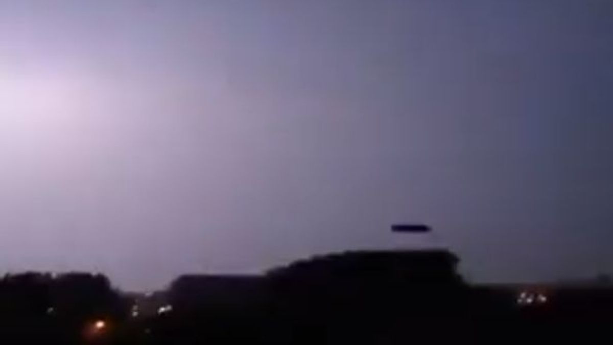 Мълния порази НЛО (ВИДЕО)