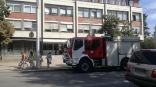Извънредно! Паника в центъра на Казанлък, ето какво се случва (СНИМКА)