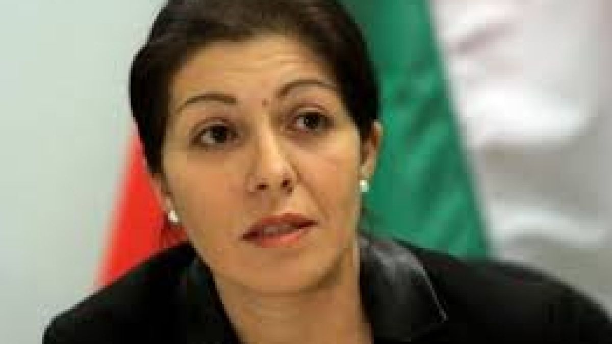 Севдалина Арнаудова защити уволнения си колега от правителствената пресслужба