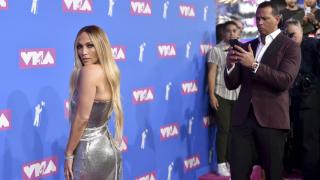 Разголените звезди обърнаха на бардак раздаването на наградите на MTV (СНИМКИ 18+) 