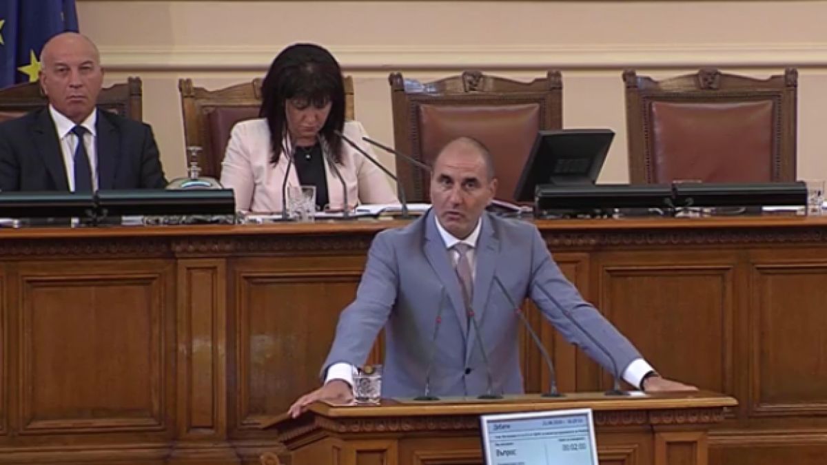 Цветанов разбуни страстите: Дали проблемът с Търговския регистър не е умишлен саботаж?