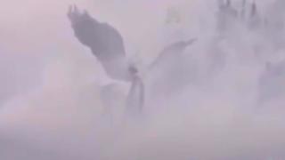 Загадъчна гледка: В небето над Китай се появи порта към Рая, а пред нея... (ВИДЕО)