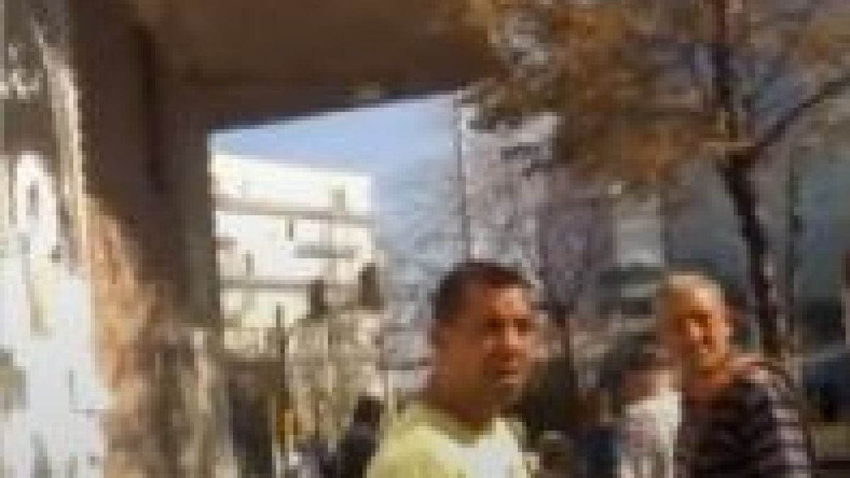 Екшън на пл. "Македония": Травестити и хамали за малко не ошамариха общинари от БСП и НФСБ (СНИМКИ)