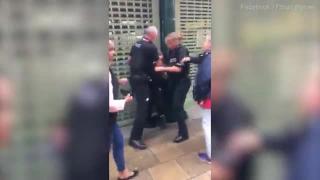 Полицай блъска 14-годишно момиче в лицето при арест, но той и колегата му се оказаха в болница (ВИДЕО)
