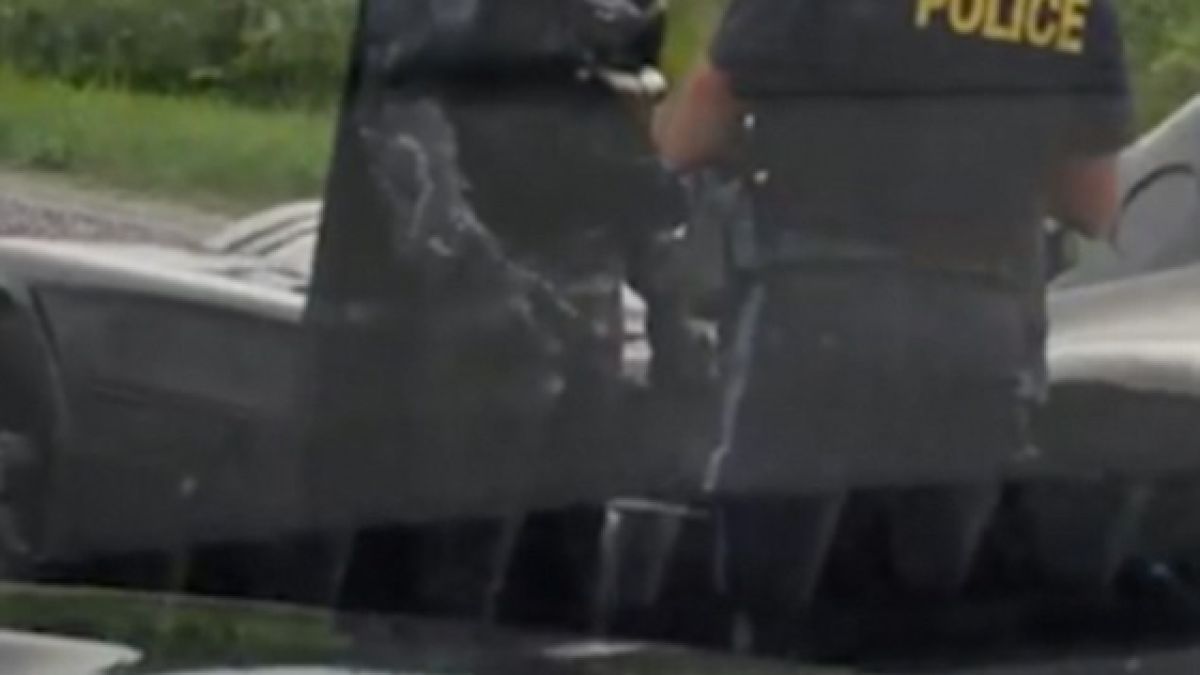 Вече видяхме всичко! Полицията спря Батман за превишена скорост (ВИДЕО)