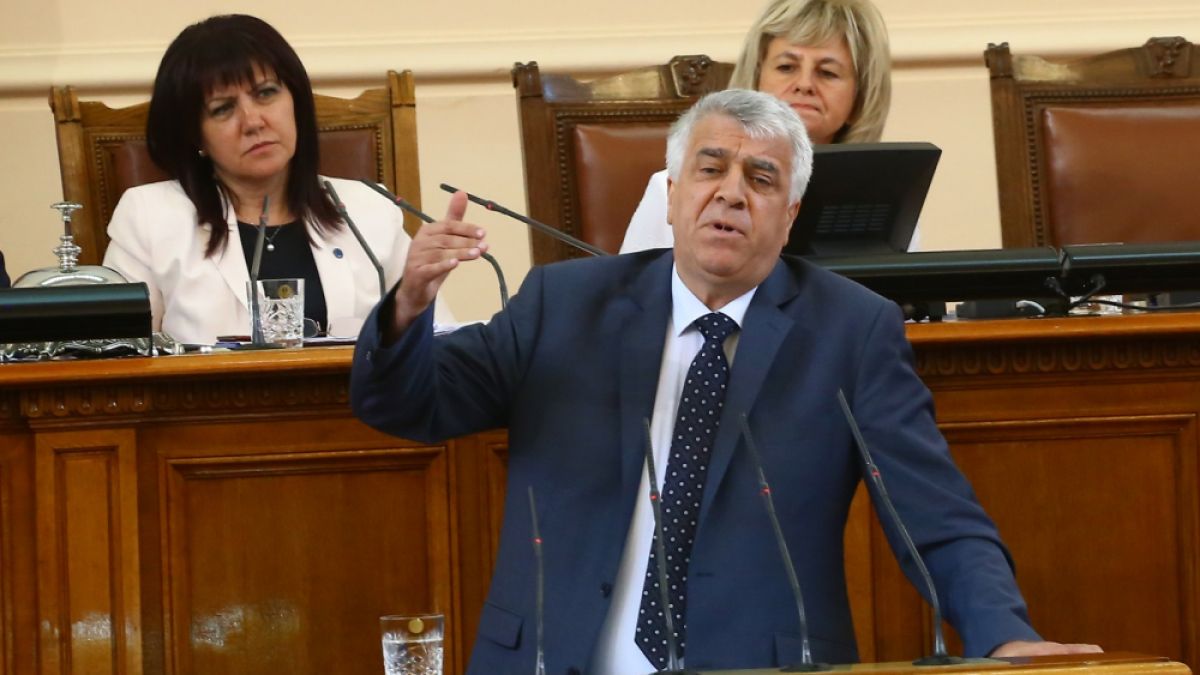 Румен Гечев пак плюе по управляващите: Като каже Борисов добър ден, си гледаме часовника
