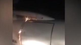 Зловещи СНИМКИ и ВИДЕО! Двигателят на самолет с 204 души на борда се запали
