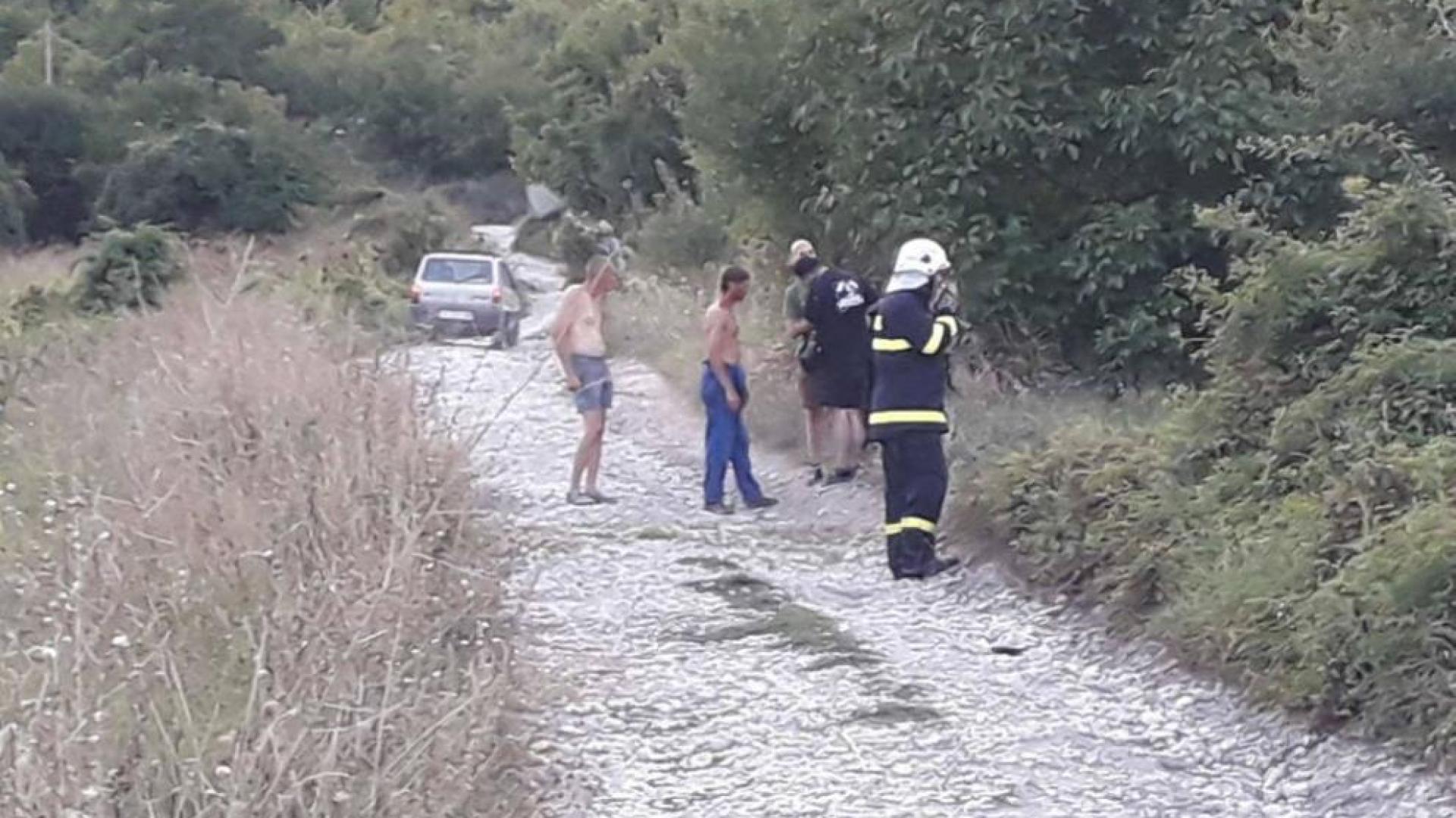 Лоши новини след падането на баща и син със самолет край Шумен, първи СНИМКИ