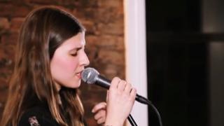 Внучката на Симеон Сакскобургготски издава първи албум