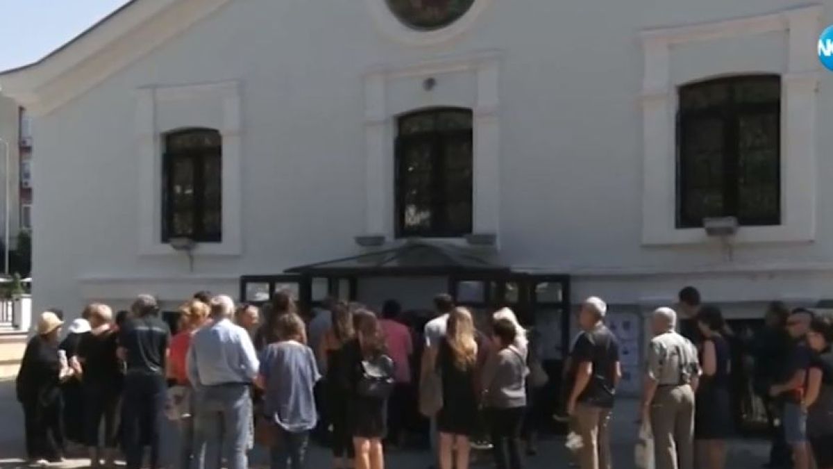 Покъртителни КАДРИ от погребението на починалата в Сливен родилка Ренета