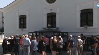 Покъртителни КАДРИ от погребението на починалата в Сливен родилка Ренета