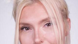 Екзотичен, секси или небрежен: Три идеи за страхотен кок (ВИДЕО)