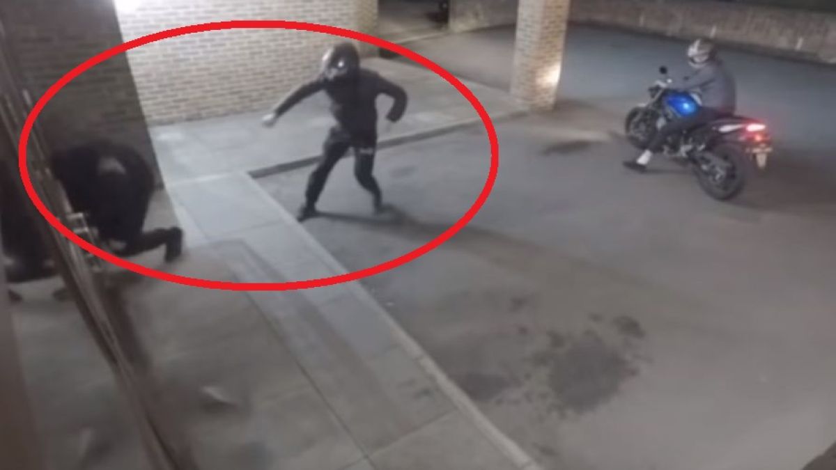 Това ВИДЕО с нелеп взлом и нокаутиран бандит от тъпия му ортак ще ви превие от смях 