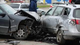 Сигнал до БЛИЦ! Меле с двама пострадали в района на Черния кос