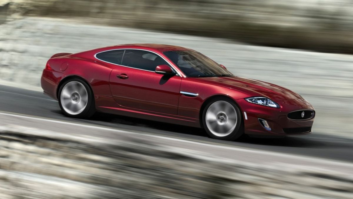 Върви като аристократ, реве като хулиган: Какво е да си собственик на Jaguar XKR X150 