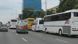 Заради скъпите горива: Спират автобуси и камиони, шофьорите са в отпуск