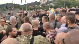 Бойно поле: Военни и езичници се млатиха на погребение в Украйна (ВИДЕО)