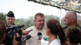 Министър Каракачанов: 8 – 9 нови самолета няма да решат проблемите на военната авиация