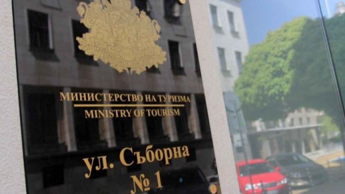 Важно за всички! Министерство на туризма заличава ето тези туроператори