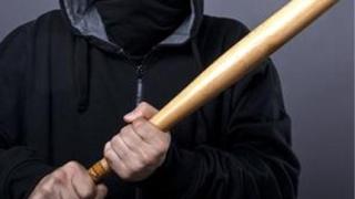 По тъмна доба: Непознати нападнаха с бухалки и ограбиха търновец 