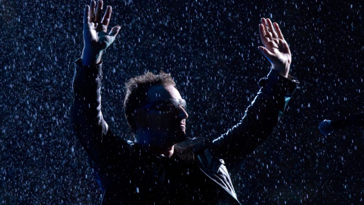 Боно изгуби най-скъпото си, U2 прекратиха мега концерт в Берлин (ВИДЕО)