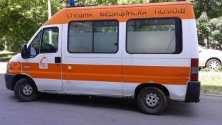 Тийнейджър в болница след сбиване пред клуб в Асеновград