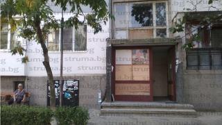 Тийнейджъри държат в плен цял квартал, държат се нагло и трошат наред 